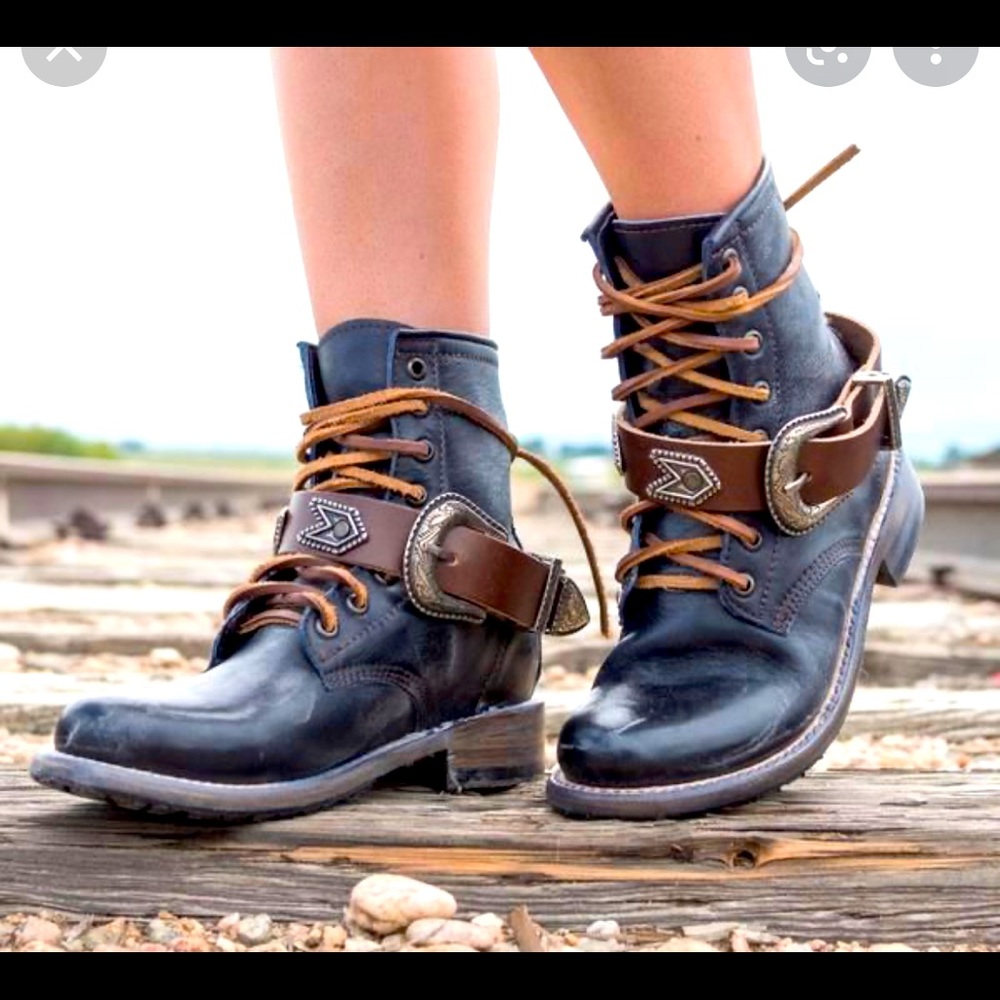 ❗️ISO Freebird Chuck size 8❗️